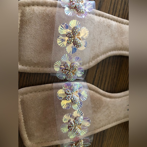 Cape Robbin Shoes - NWT CAPE ROBBIN Basto Nude Flower Sandals Size 7